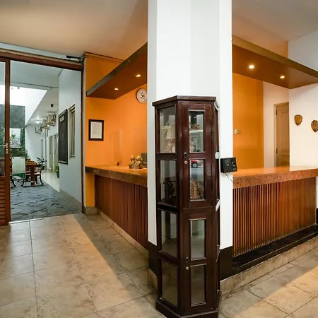 Hotel Poncowinatan - Tugu